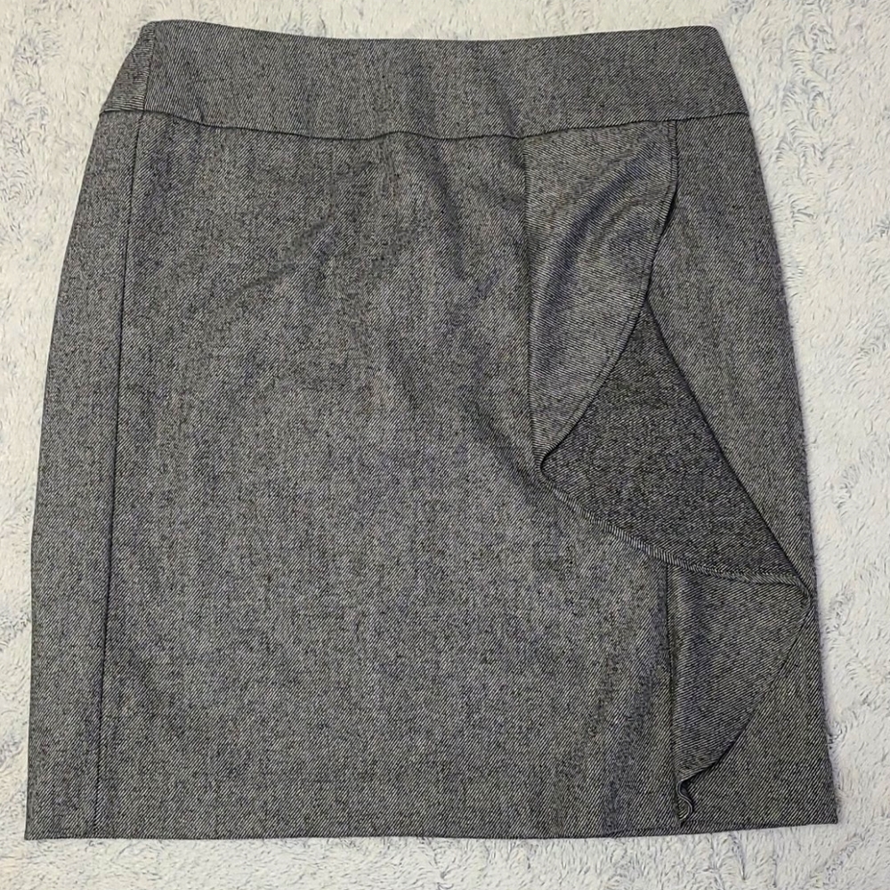 Grey side ruffle detail skirt